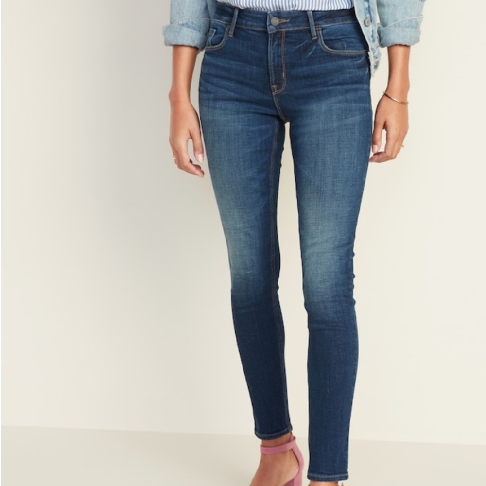 NWOT Women’s Old Navy Super Skinny Jeans-Short